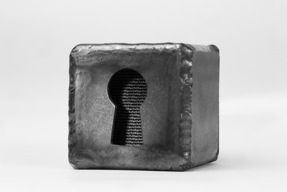 Objekt, Betrachtung, Kunstobjekt, Fotografie, Textarbeiten &middot; Sieh mich nicht an. &middot; Priska Leutenegger