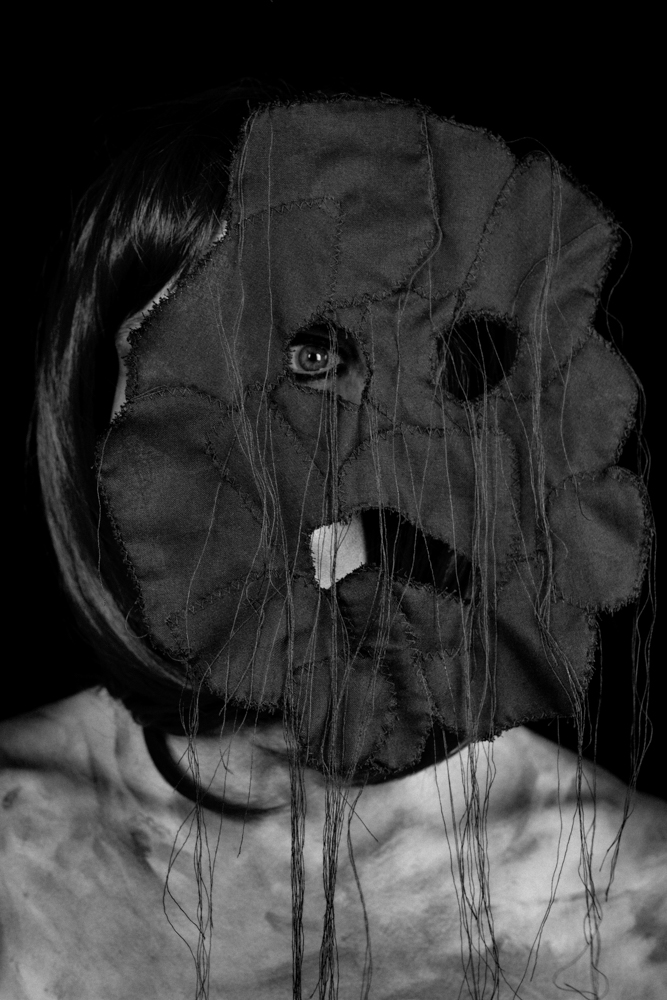 Ikone, Schattenschwester, Schattenbruder &middot; Priska Leutenegger, Textilarbeit &middot; Fotografie